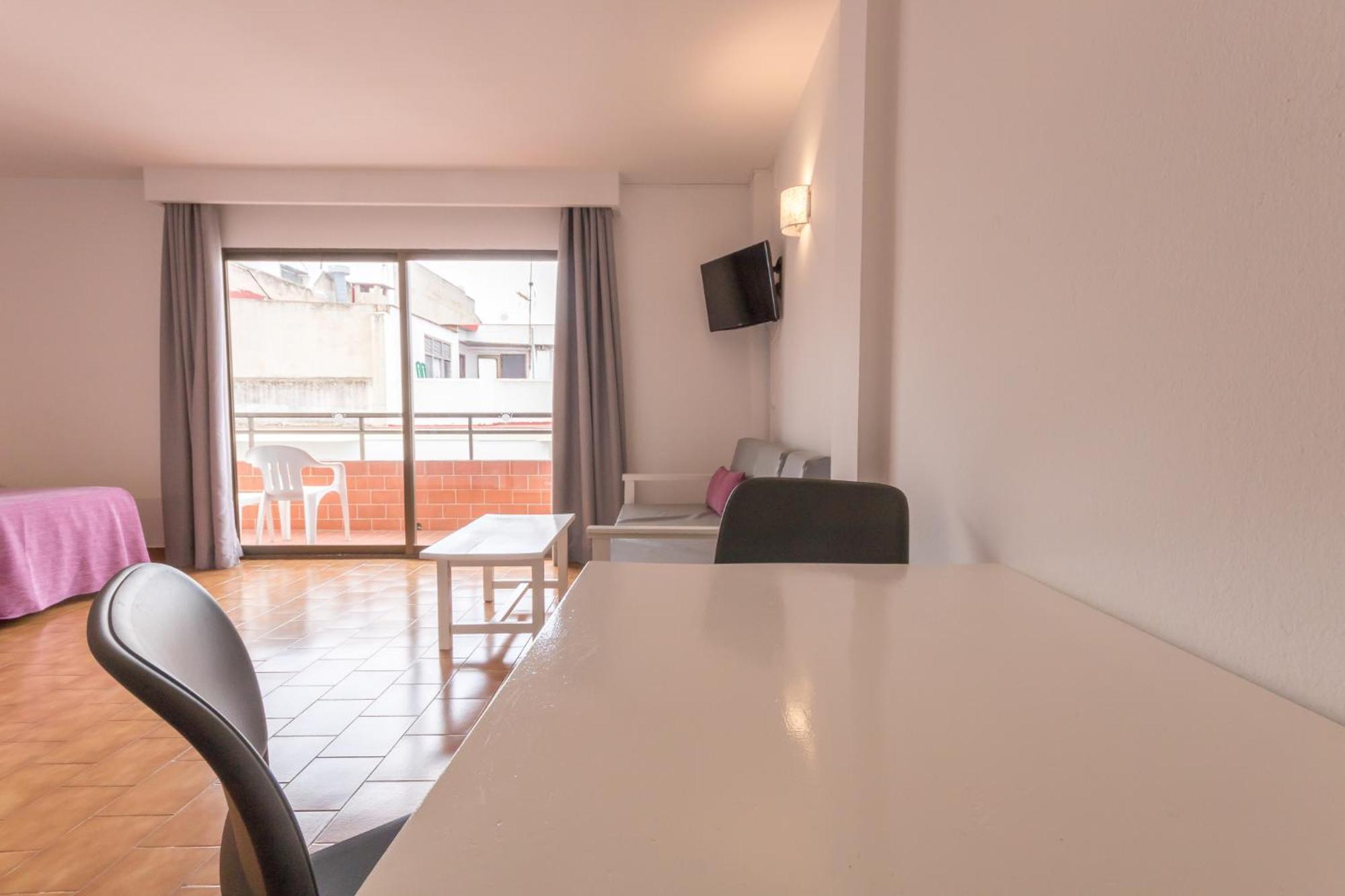 Apartamentos Orosol 2 By Typic Hotels San Antonio  Rum bild